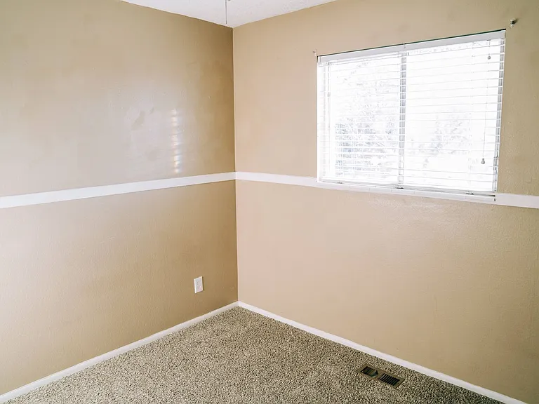 2170 W Meadow St — Photo 21