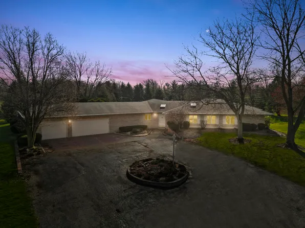 6185 E 107th Pl, Winfield, IN 46307