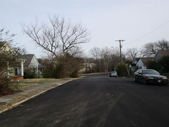 5th image of 222 Leonard Pl