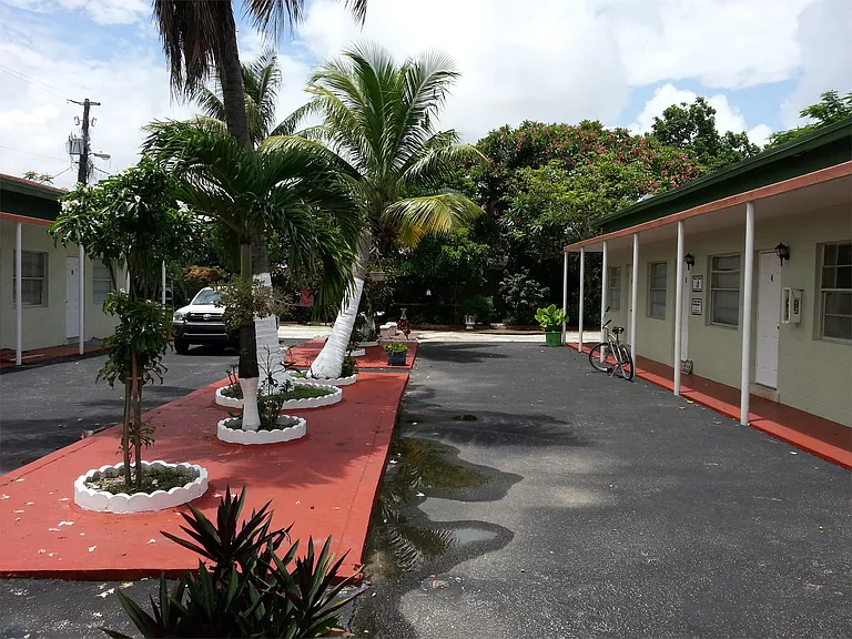 645 NW 32nd St #7 — Photo 10