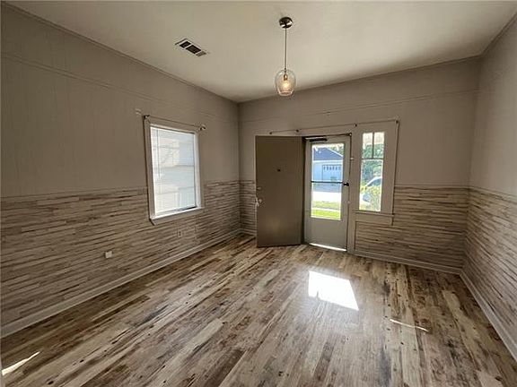4th image of 423 Jung Blvd