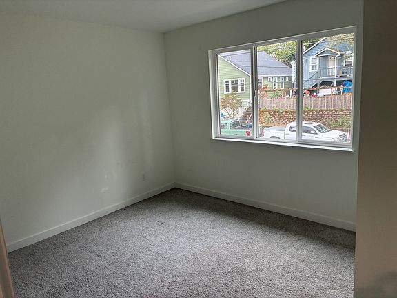 4th image of 911 Hiawatha Pl S #C