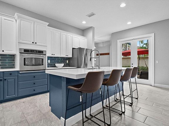 2nd image of 883 Taft Court
