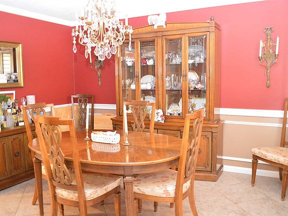 4th image of 28 Olive Ct