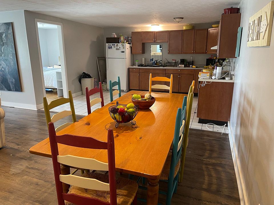2nd image of 1215 Ocean Blvd #B