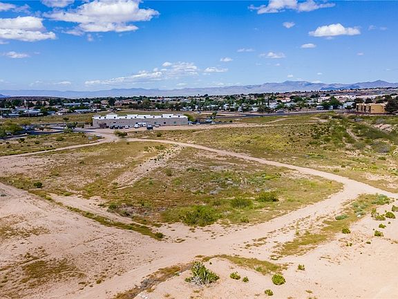 5th image of 9 Hualapai Mountain Rd