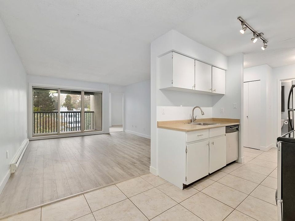 1st image of 9857 Manchester Dr #407