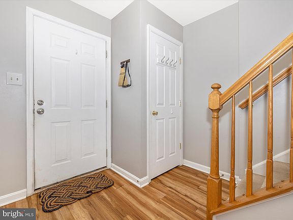 3rd image of 304 Moser Cir