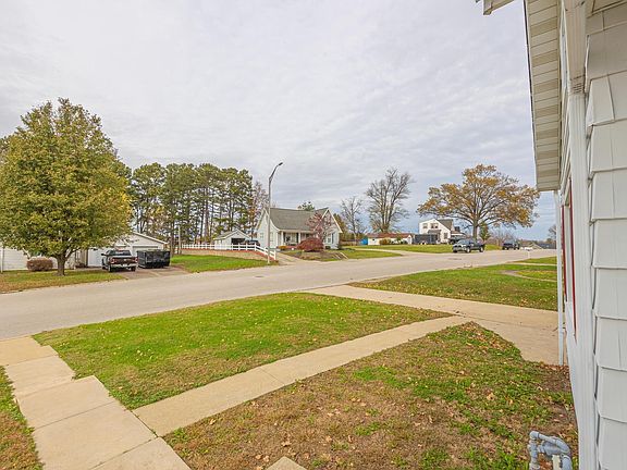 4th image of 2606 Brosmer St