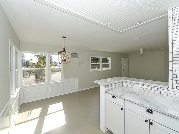 4th image of 2579 Granville Ave