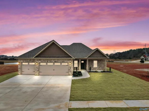 302 Plant View Dr, Meridianville, AL 35759