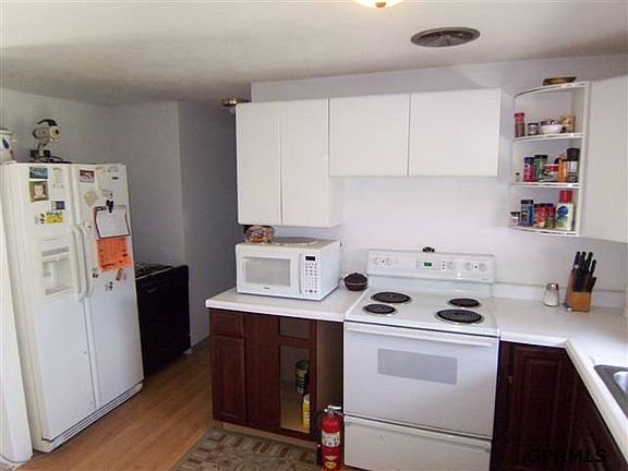 3rd image of 720 W 8th St