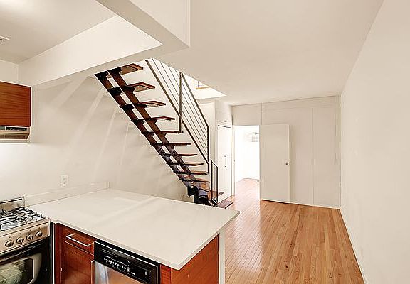3rd image of 184 Thompson St APT 1U