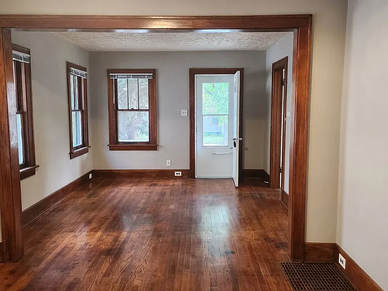 5519 Hickory St — Photo 9