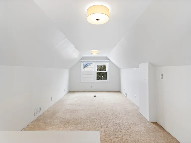 W Windemere Ave — Photo 8
