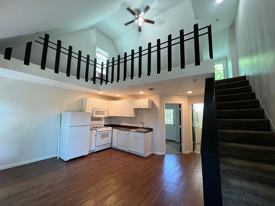 1st image of 440 Parkdale Ave