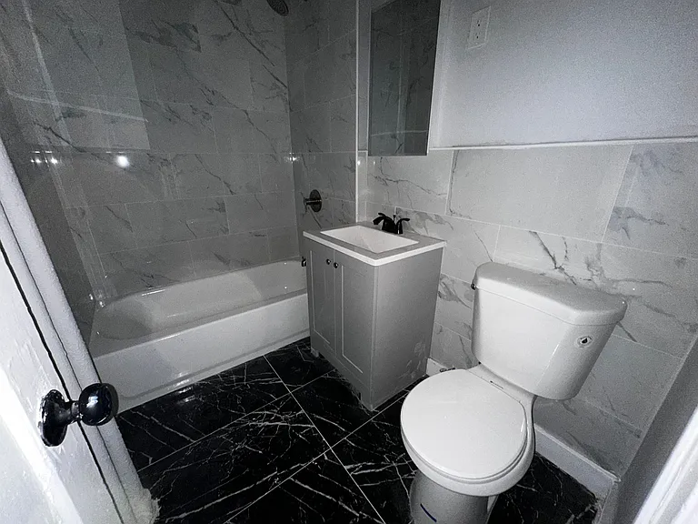 319 Summit Ave #5 — Photo 5