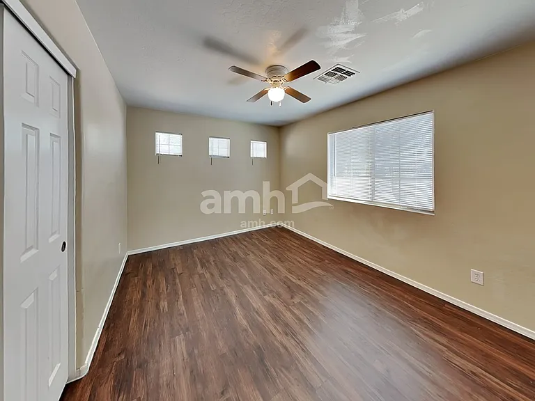 11369 W Lincoln St — Photo 16