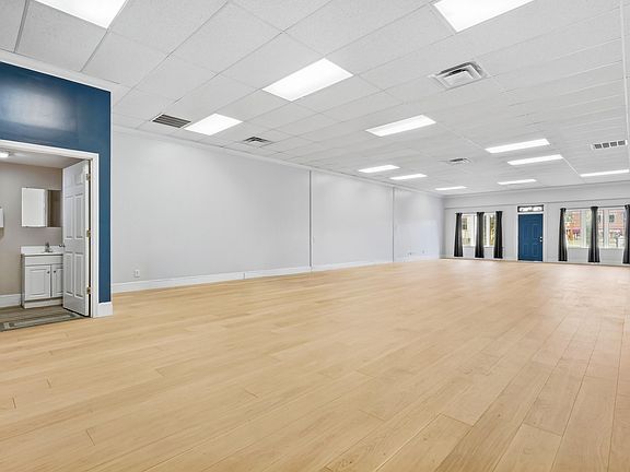 2nd image of 33 Courthouse Sq