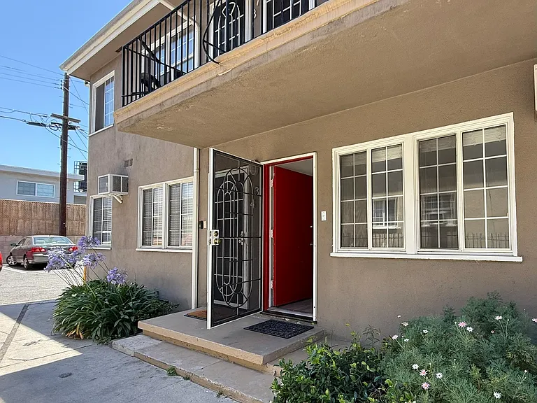 Lillian Way Apartments — Photo 6
