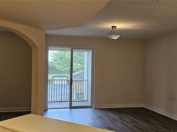3rd image of 2913 Tuscan Dr Unit 204