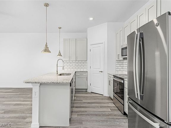 5th image of 3103-3105 SW Santa Barbara Place Cpe
