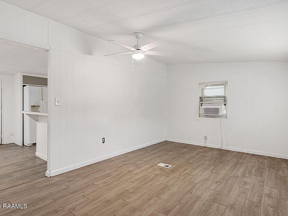 4th image of 204 Longbridge Rd