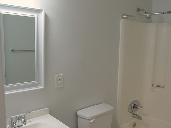 5th image of 1700 Gunter St Unit B