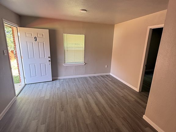 5th image of 201 W Green Ave #9