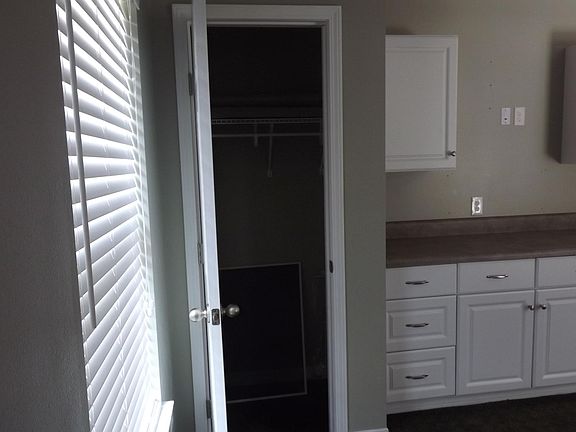 4th image of 790 Deedra Ave
