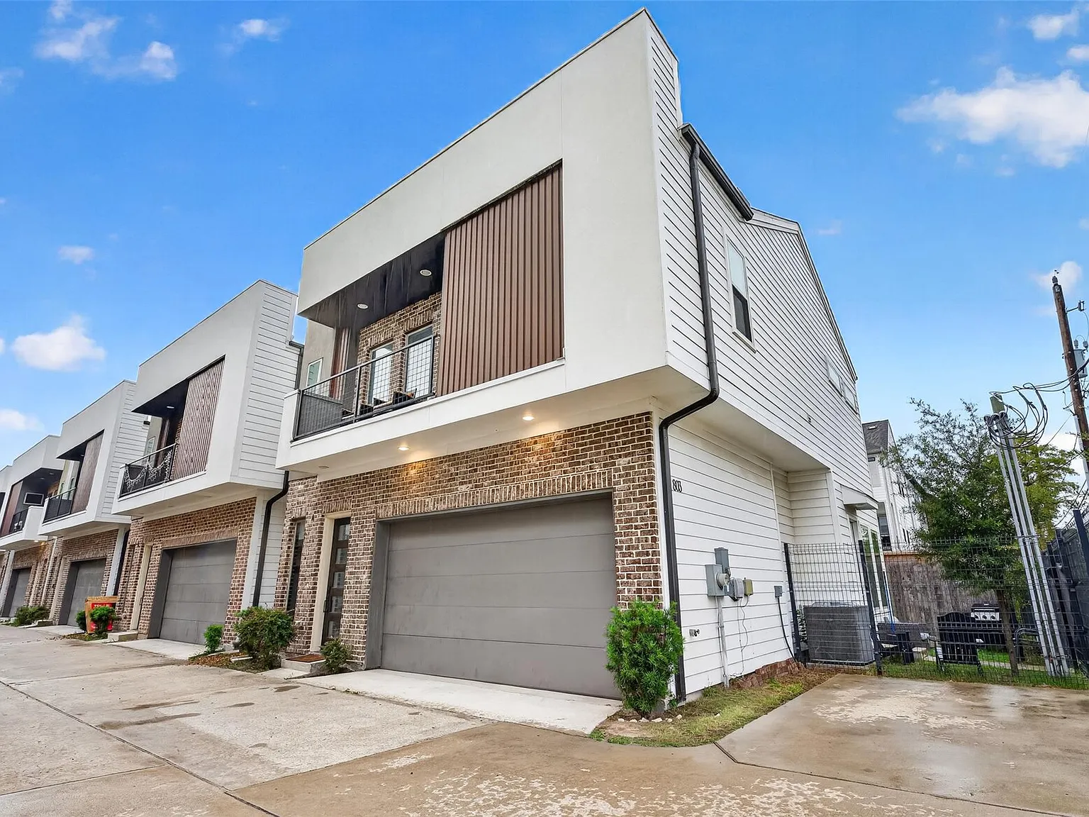 3 bed, 3.5 bath, 1734 sqft, $4,500 — Photo 4