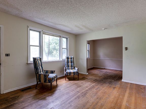 3rd image of 2619 Emery Dr