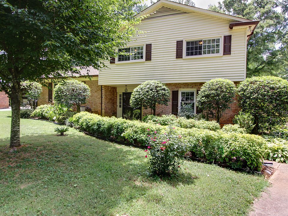 1st image of 4706 Carousel Dr