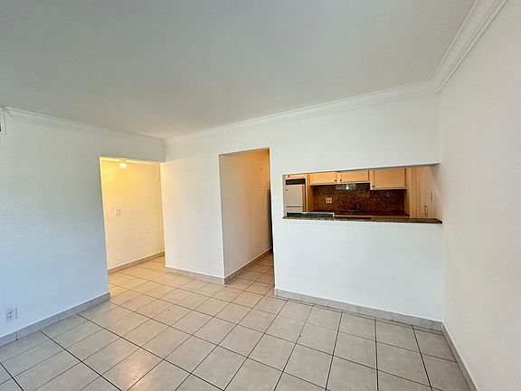 5th image of 817 Lighthouse Dr APT C