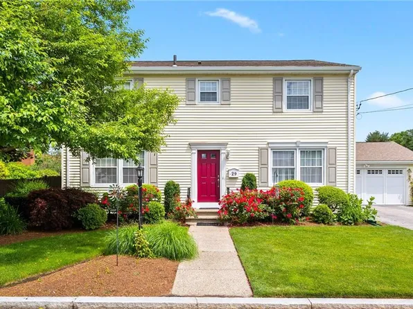29 Wriston Dr, Providence, RI 02906