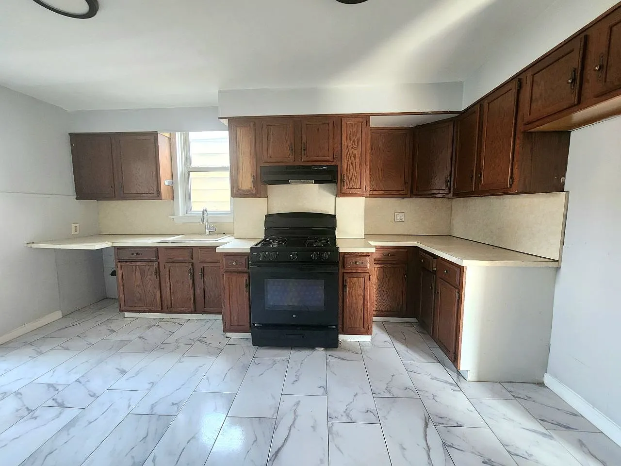 2 bed, 850 sqft, $1,895 — Photo 2