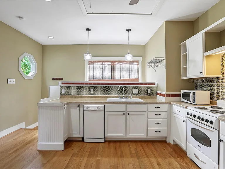 1227 Harvard St #1/2 — Photo 6