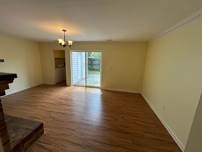 717 Westminster Ln — Photo 7