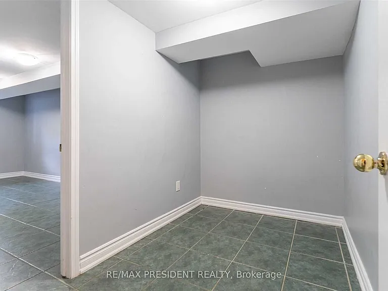 17 Manitou Cres #BASEMENT — Photo 6