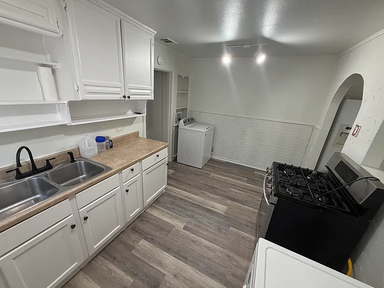 1520 Glen Ave — Photo 6