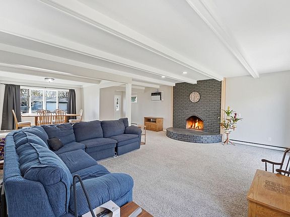 5th image of 521 Maple St