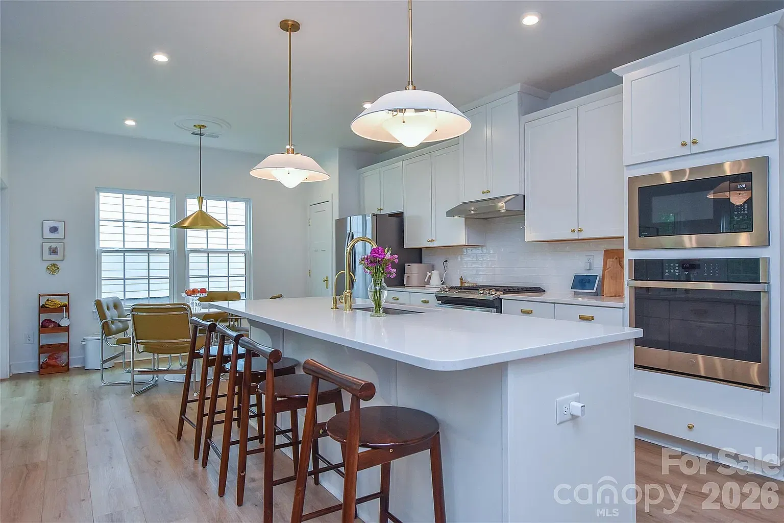 5 bed, 2488 sqft, $2,900 — Photo 2