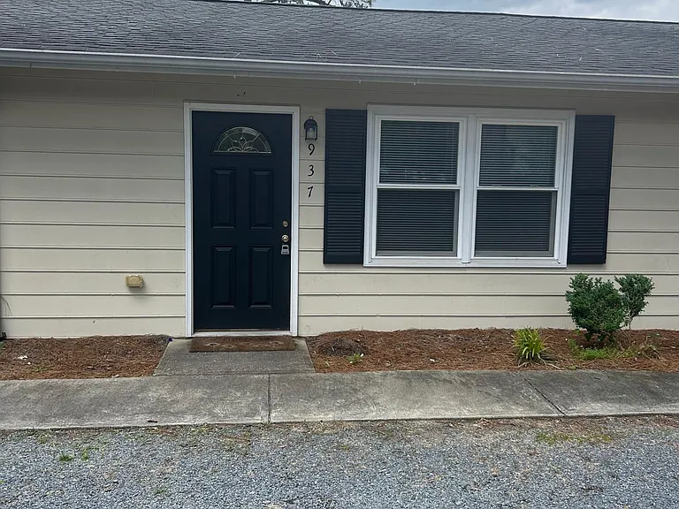 937 N Ashe St — Photo 1