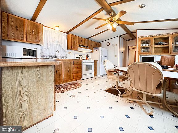 5th image of 1409 Holly Dr #T