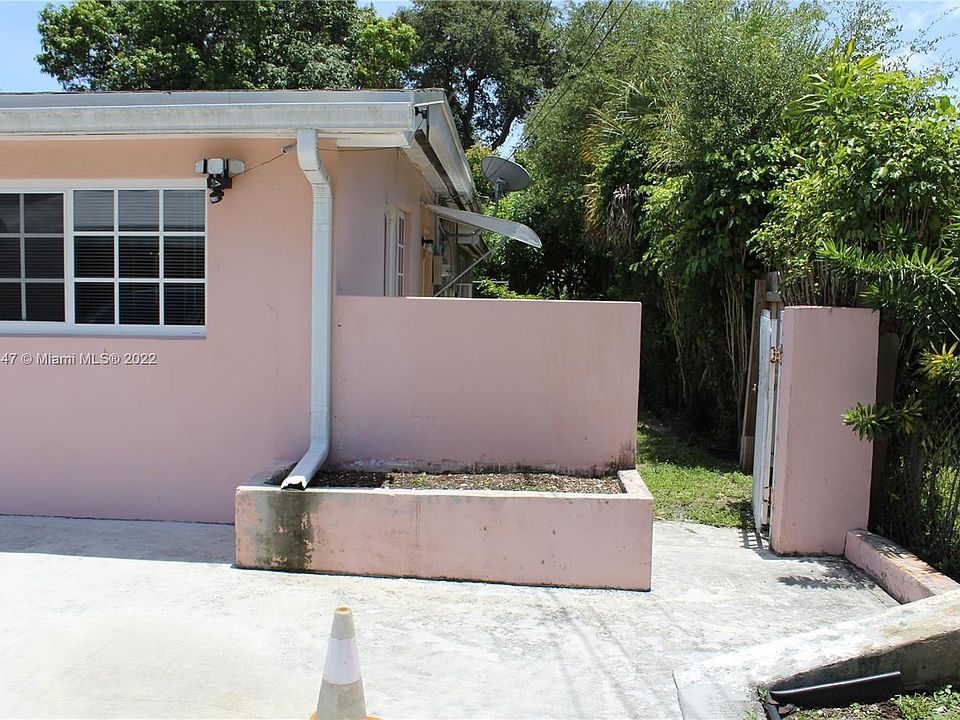 1st image of 110 NE 152nd St E #1