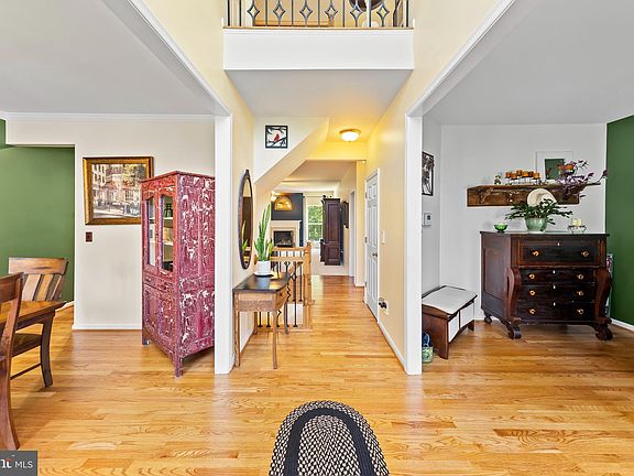 4th image of 2988 Medford Dr