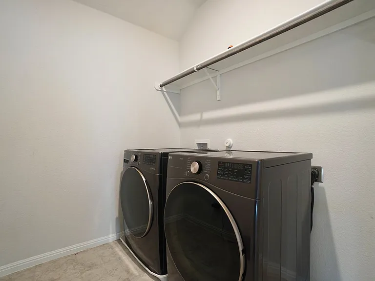 2513 Danbury Ln — Photo 30
