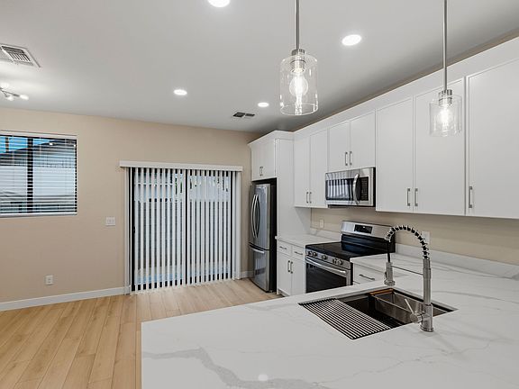 10-web-or-mls-1222 E Diamond St-81_01262026
