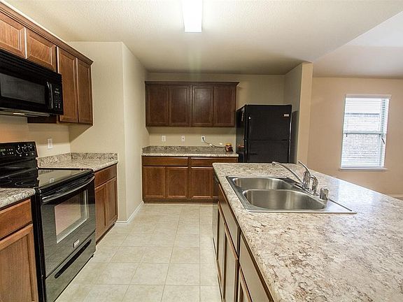 2nd image of 413 Plum Dr