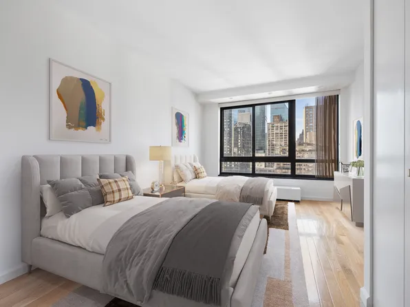 100 United Nations Plaza image 12 of 22